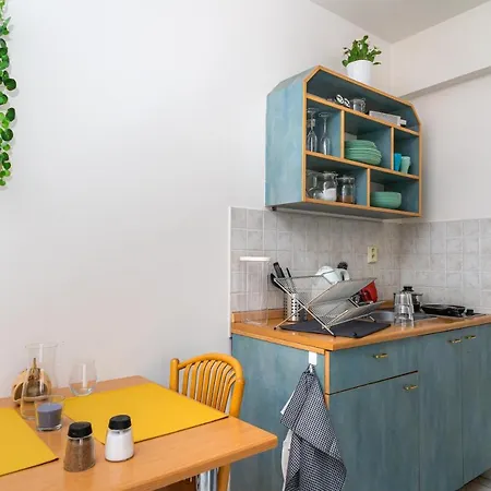 Apartman 202 شقة *